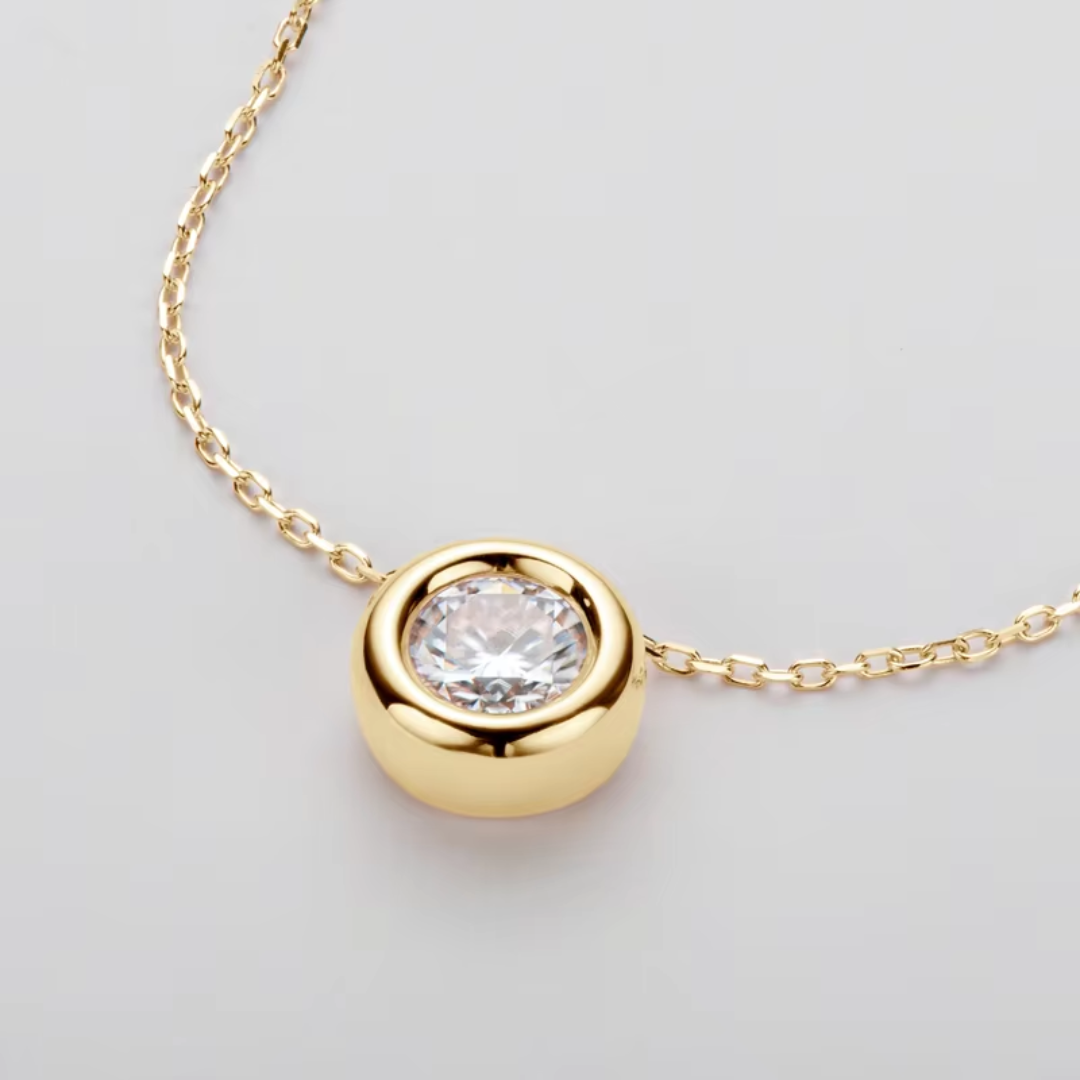 Ember glem Round Bezel Pendant Necklace