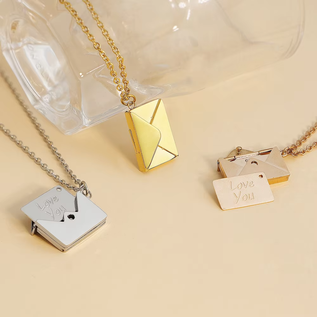 Love expression pendant necklace